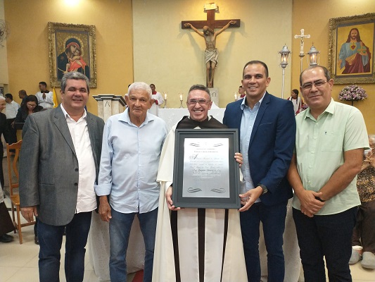 FREI JOAQUIM RECEBE TITULO DE CIDADÃO E MEDALHA VIDAL DE NEGREIROS