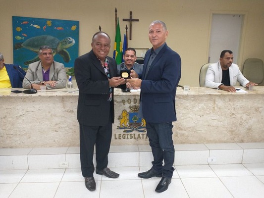 ROBERTO RIBEIRO RECEBE MEDALHA VIDAL DE NEGREIROS