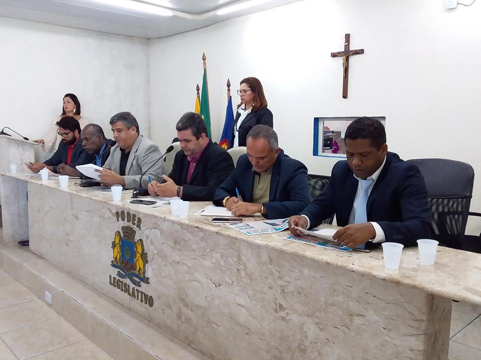 SESSÃO EXTRAORDINÁRIA CONFIRMA POSSE DA MESA DIRETORA