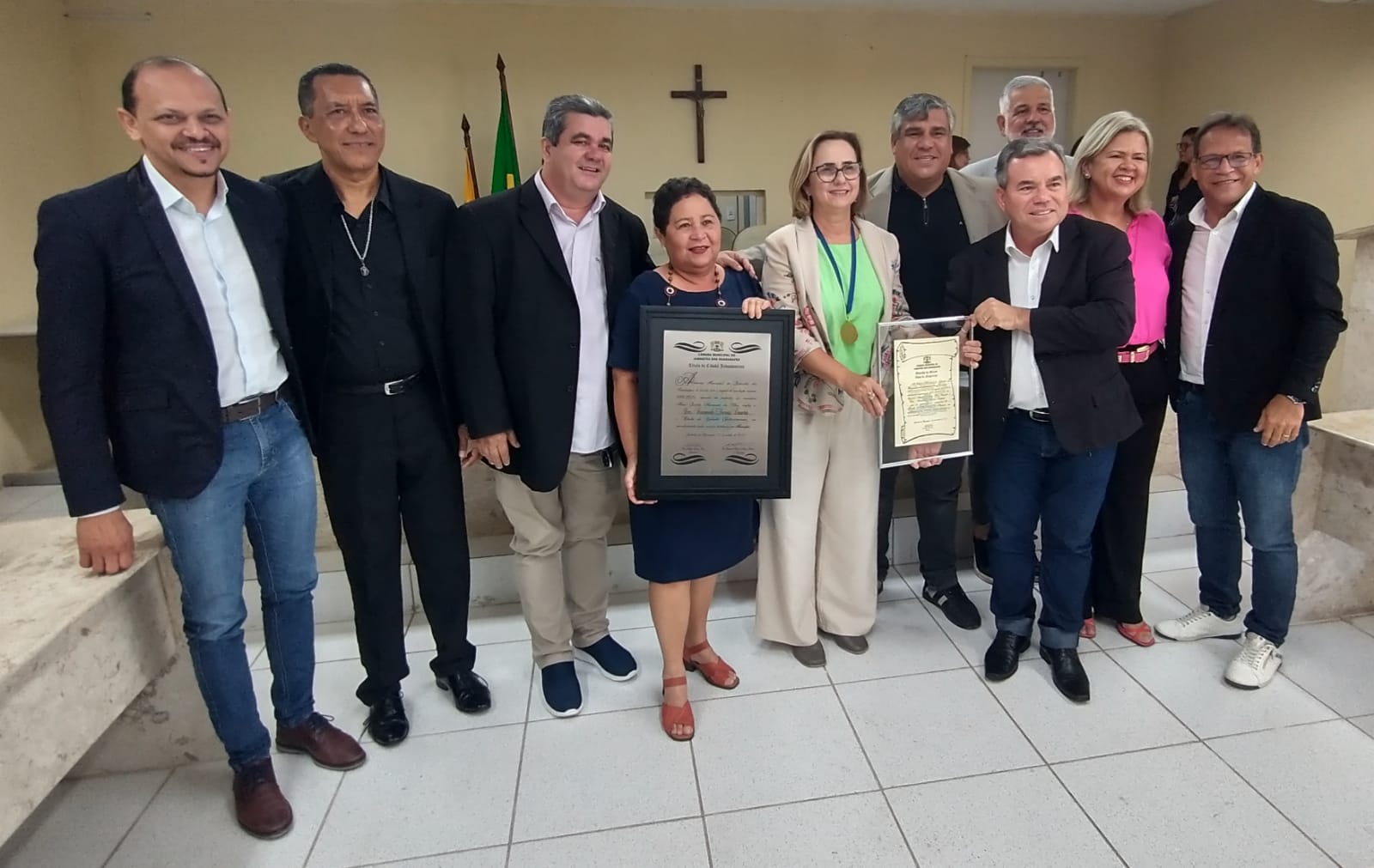 PROFESSORA IVANEIDE RECEBE TÍTULO DE CIDADÃ DE JABOATÃO